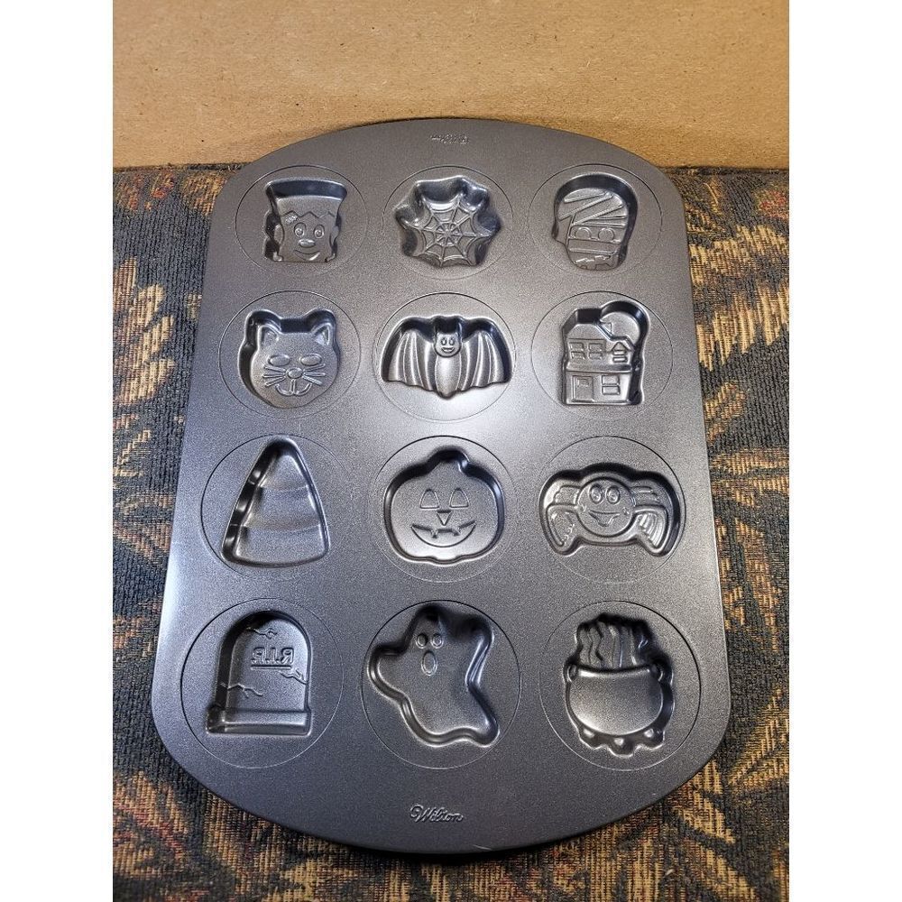 Wilton Non-stick Halloween Pan